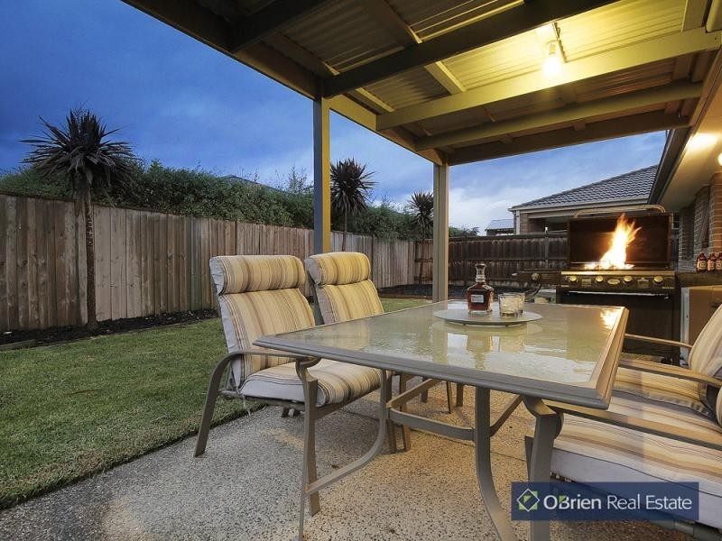 10 Locky Grove, Lyndhurst VIC 3975
