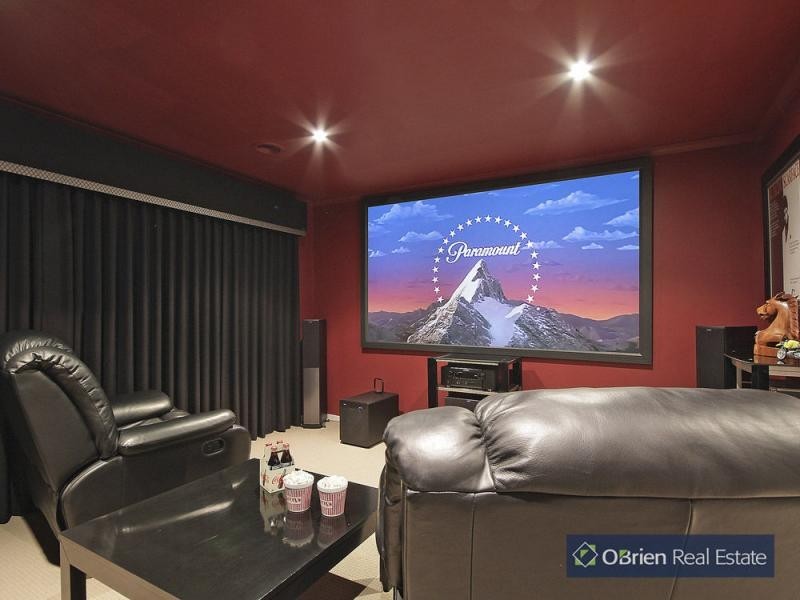 10 Locky Grove, Lyndhurst VIC 3975