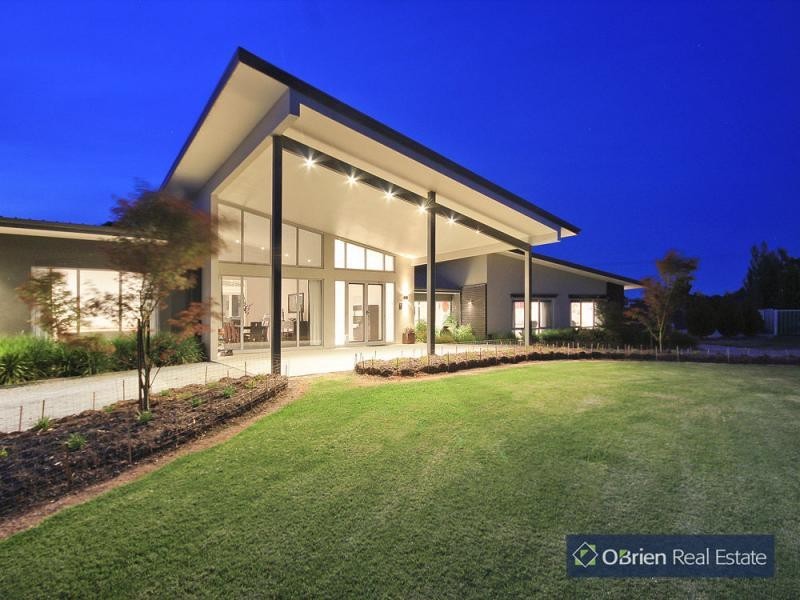 4-6 Meadow Road, Devon Meadows VIC 3977