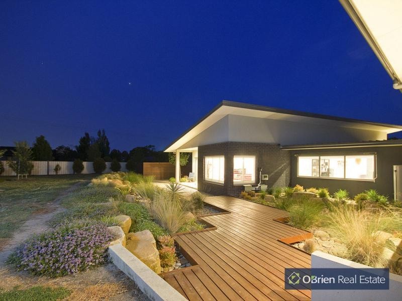 4-6 Meadow Road, Devon Meadows VIC 3977