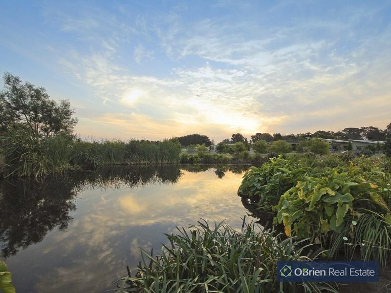 4-6 Meadow Road, Devon Meadows VIC 3977