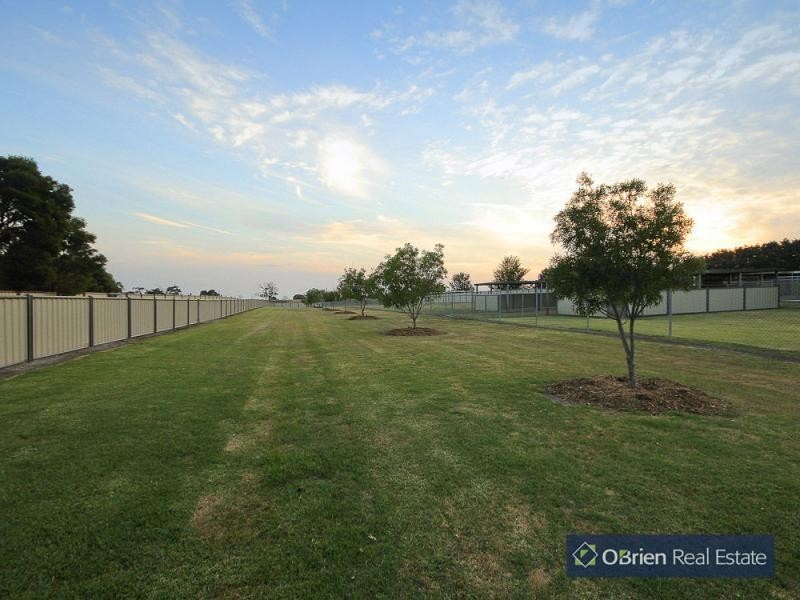 4-6 Meadow Road, Devon Meadows VIC 3977