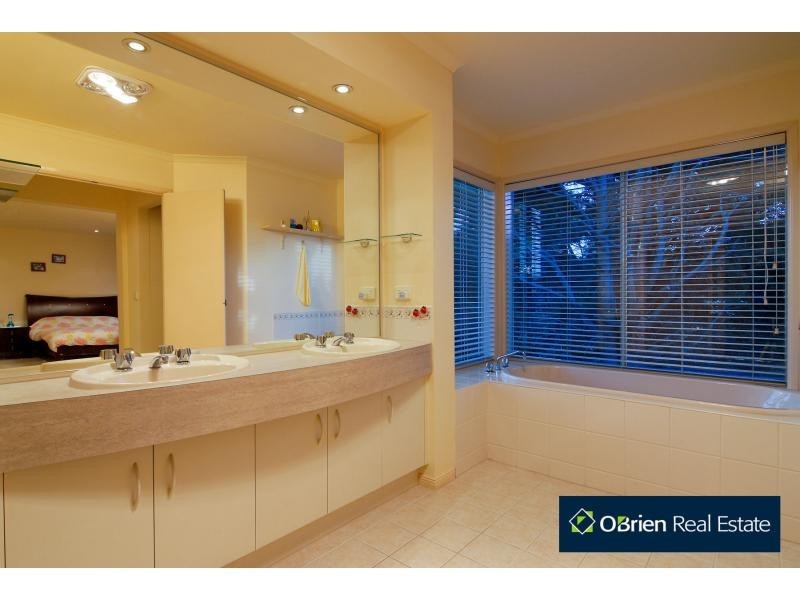4 Donn Close, Frankston South VIC 3199