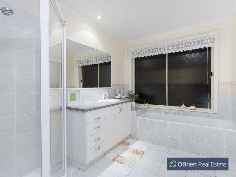 14 Thornley Drive, Berwick VIC 3806