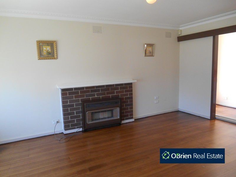 28 Loch Street, Cranbourne VIC 3977