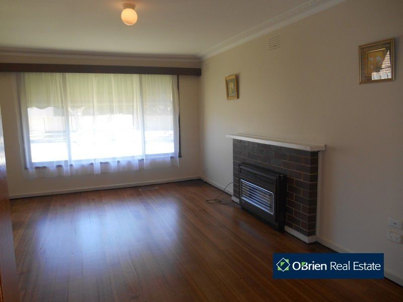 28 Loch Street, Cranbourne VIC 3977