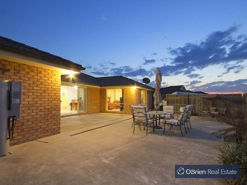 22 Silky Oak Drive, Cranbourne VIC 3977