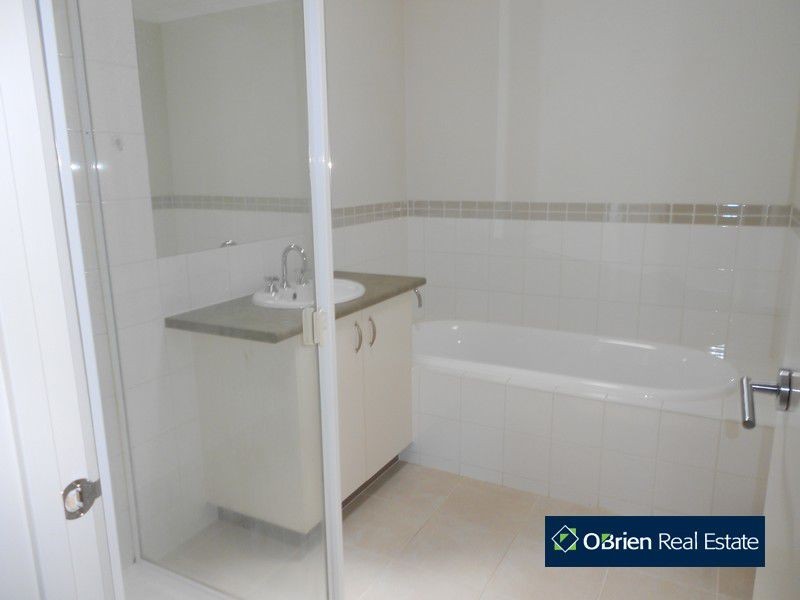 Unit 44/13 Kirren Close, Cranbourne VIC 3977