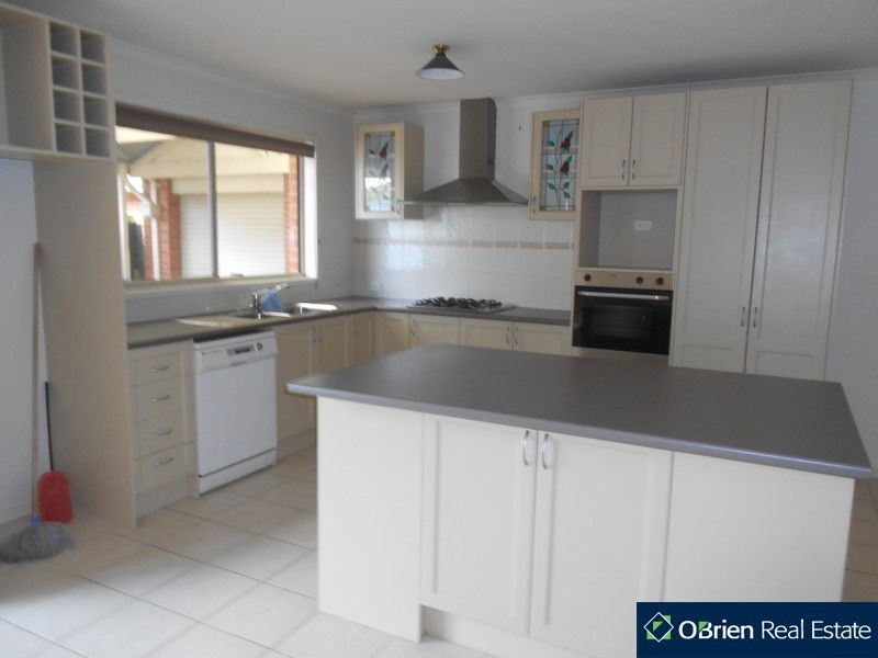 22 Lansbury Drive, Narre Warren South VIC 3805