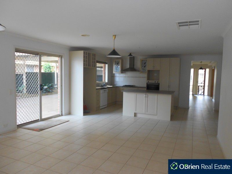 22 Lansbury Drive, Narre Warren South VIC 3805