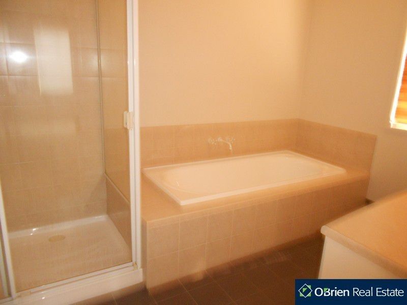 22 Lansbury Drive, Narre Warren South VIC 3805