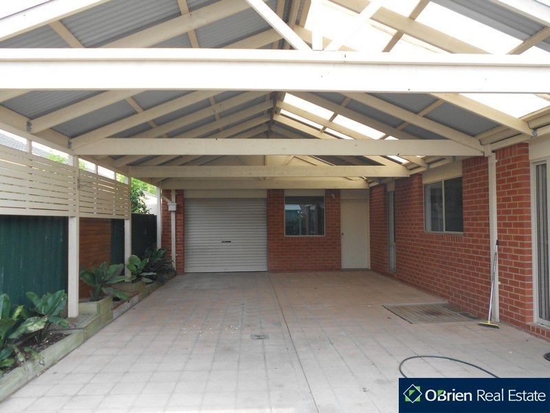 22 Lansbury Drive, Narre Warren South VIC 3805