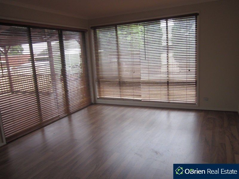 8 Culcairn Court, Narre Warren South VIC 3805