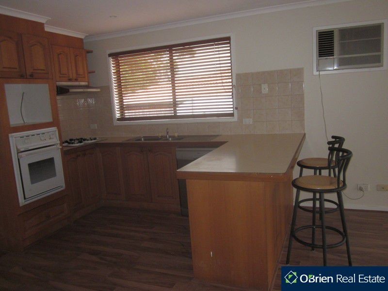 8 Culcairn Court, Narre Warren South VIC 3805