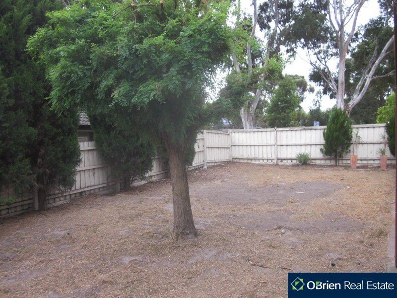 8 Culcairn Court, Narre Warren South VIC 3805