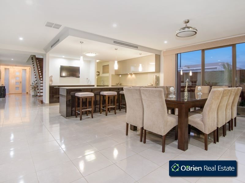 18 Ripplebrook Boulevard, Narre Warren North VIC 3804