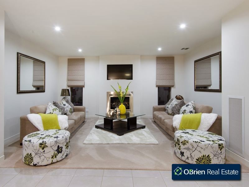 18 Ripplebrook Boulevard, Narre Warren North VIC 3804