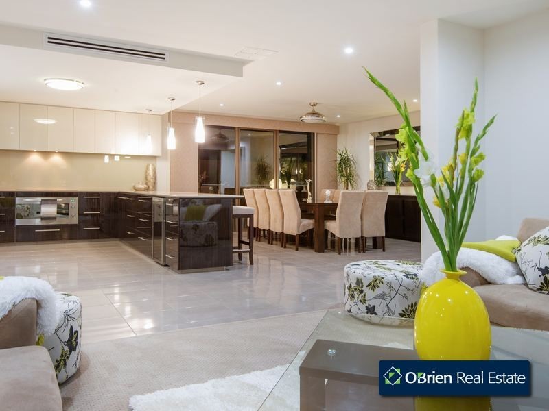 18 Ripplebrook Boulevard, Narre Warren North VIC 3804