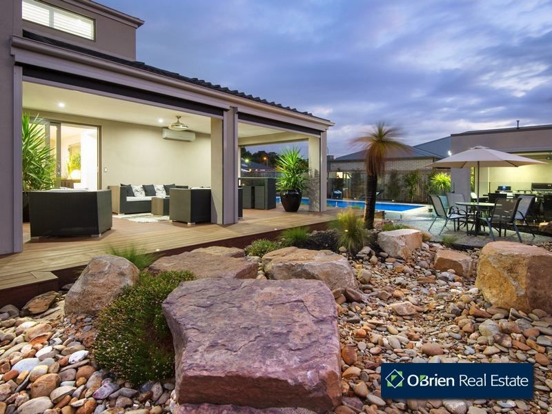 18 Ripplebrook Boulevard, Narre Warren North VIC 3804