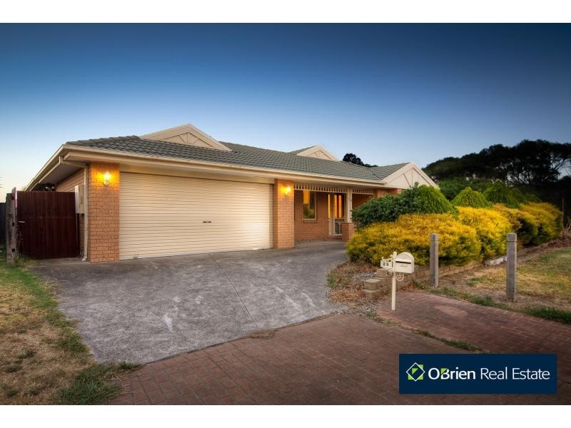 28 Pendle Close, Narre Warren South VIC 3805