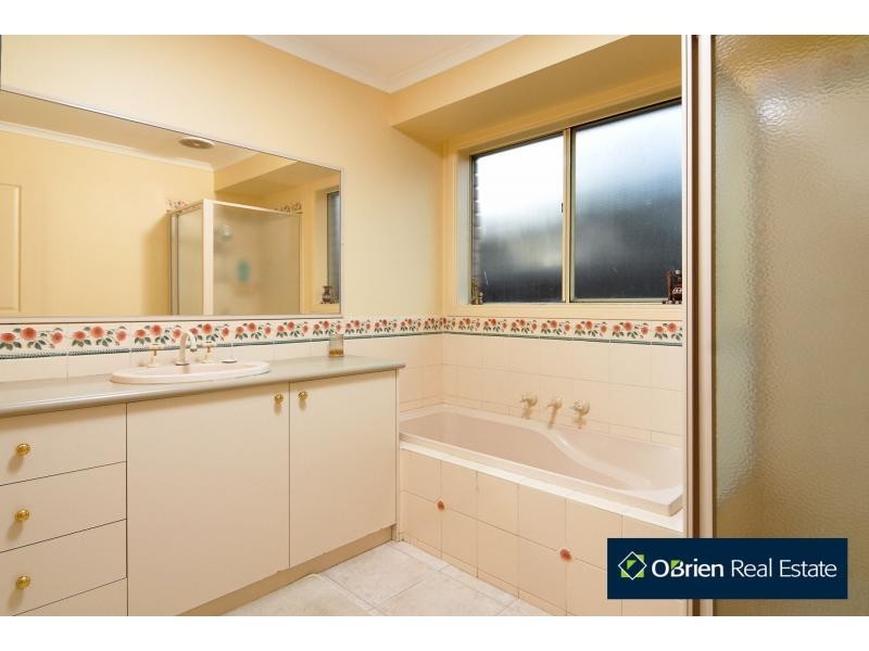 28 Pendle Close, Narre Warren South VIC 3805