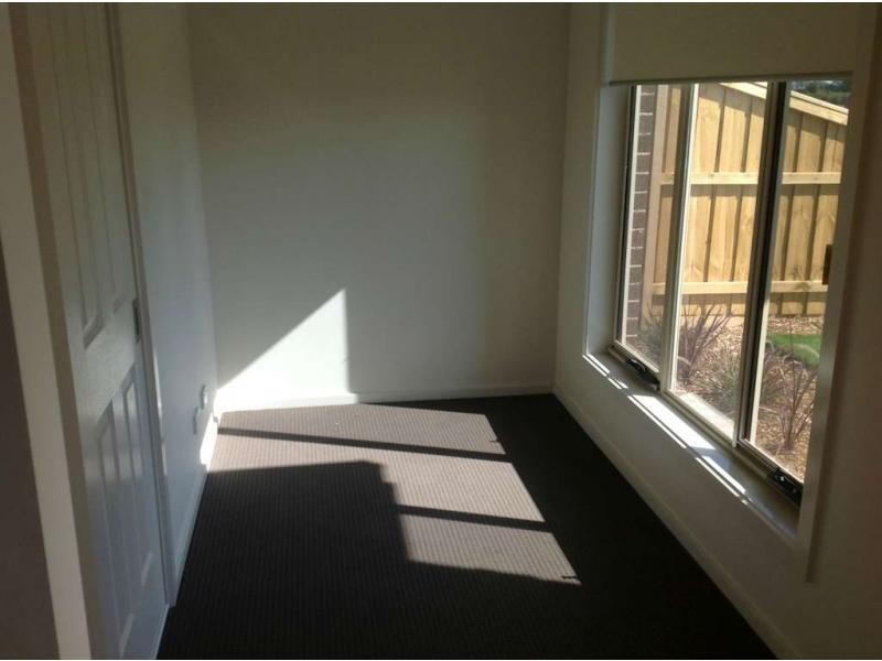 11 FANTAIL Lane, Pakenham VIC 3810