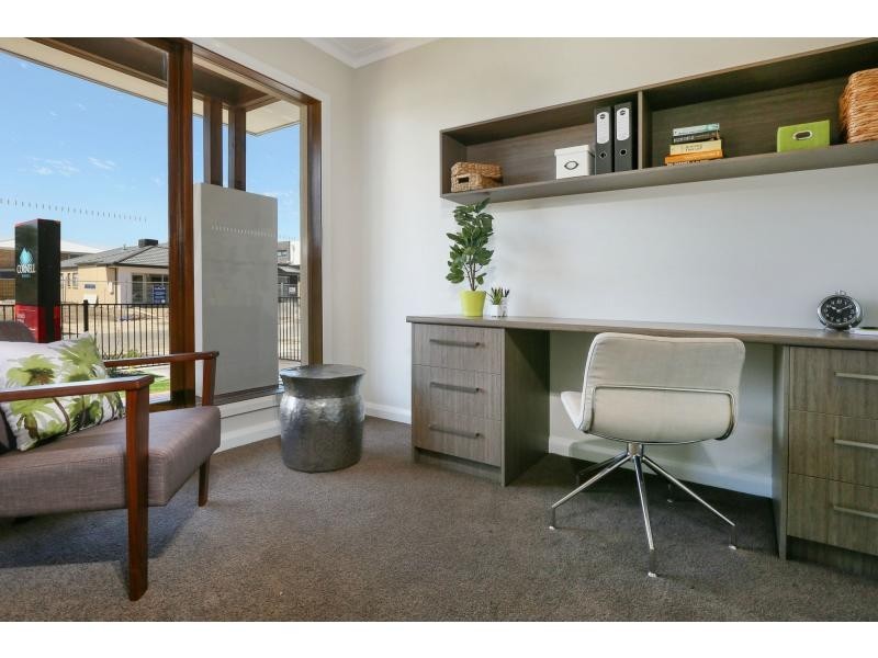 7 Flowerbloom Crescent, Clyde North VIC 3978