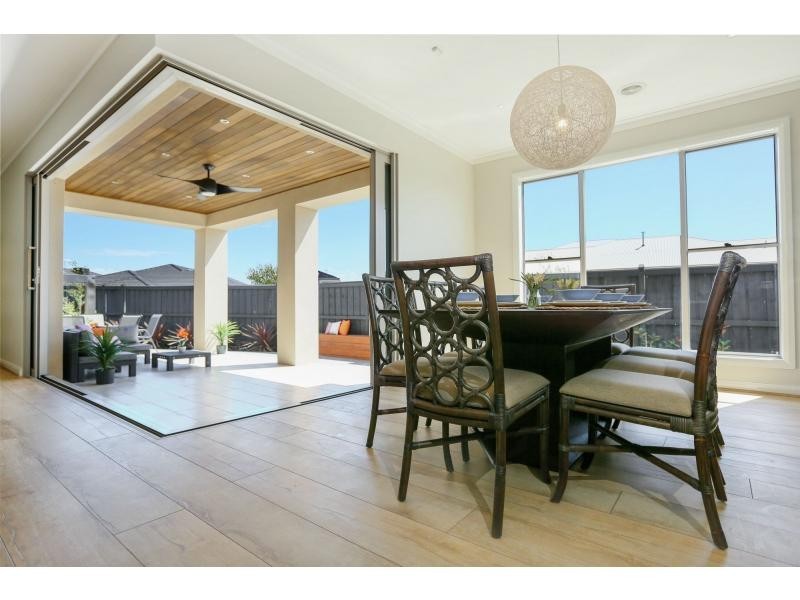7 Flowerbloom Crescent, Clyde North VIC 3978