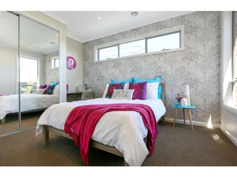 7 Flowerbloom Crescent, Clyde North VIC 3978