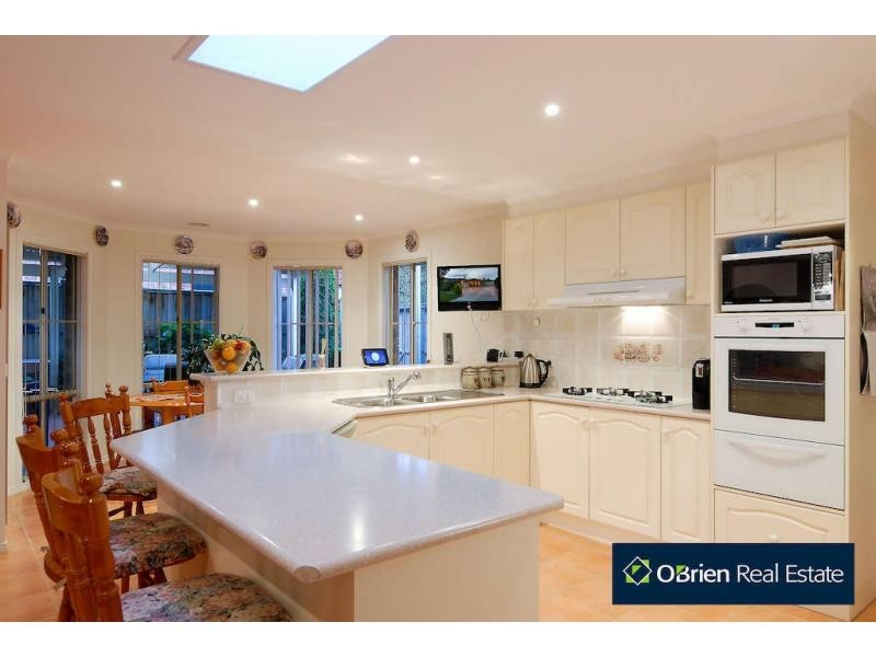 28 Champagne Grove, Narre Warren South VIC 3805