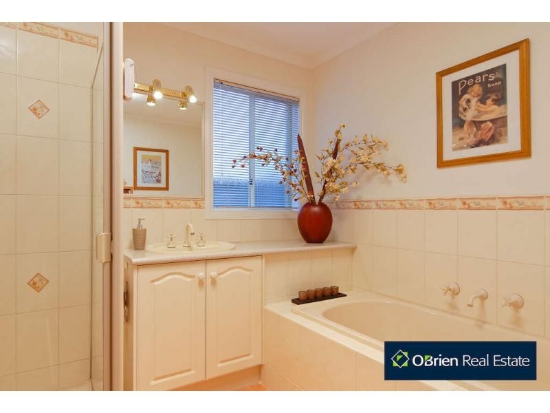 28 Champagne Grove, Narre Warren South VIC 3805