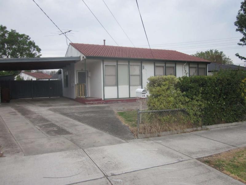 19 LACEBARK Street, Doveton VIC 3177
