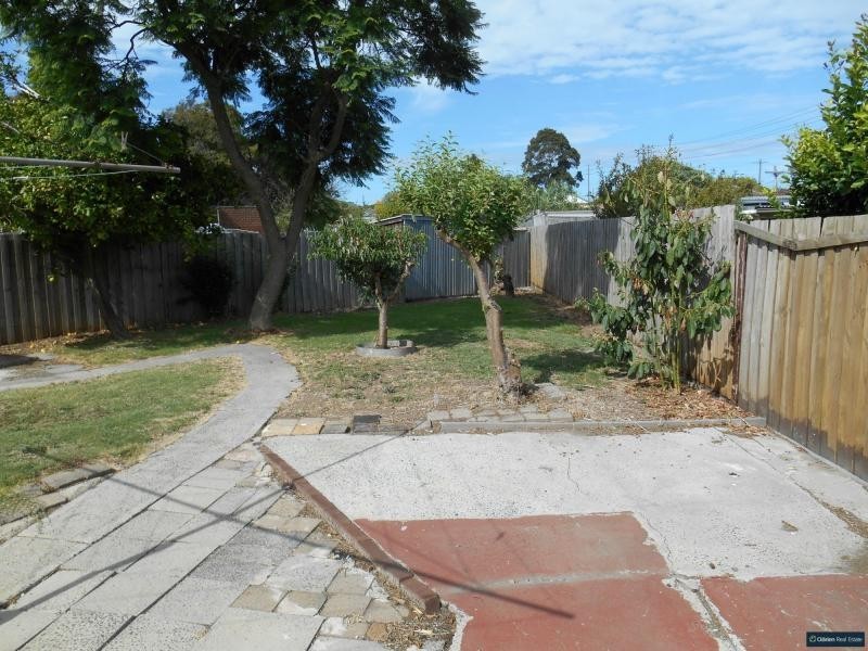 19 LACEBARK Street, Doveton VIC 3177