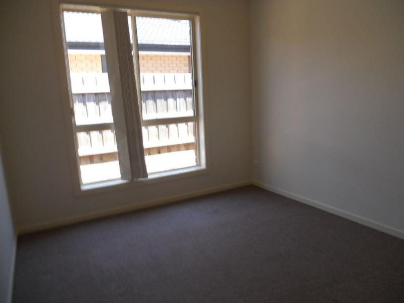 24 Shaftsbury Avenue, Berwick VIC 3806