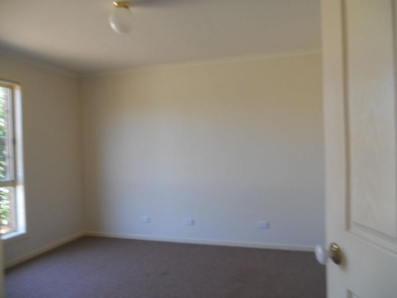 24 Shaftsbury Avenue, Berwick VIC 3806