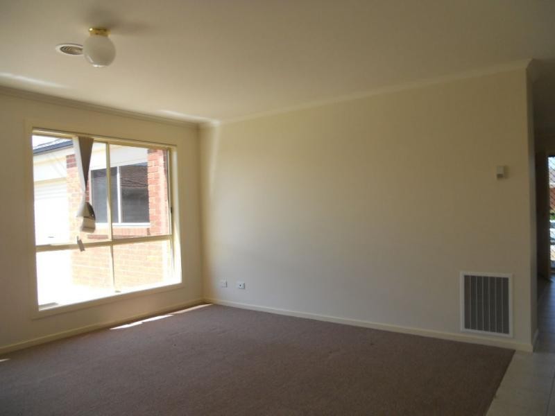 24 Shaftsbury Avenue, Berwick VIC 3806