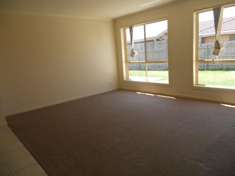 24 Shaftsbury Avenue, Berwick VIC 3806