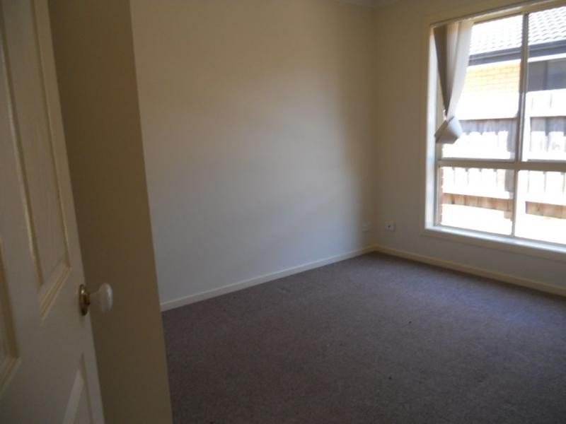 24 Shaftsbury Avenue, Berwick VIC 3806