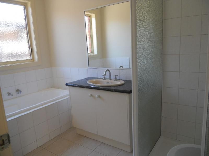 24 Shaftsbury Avenue, Berwick VIC 3806