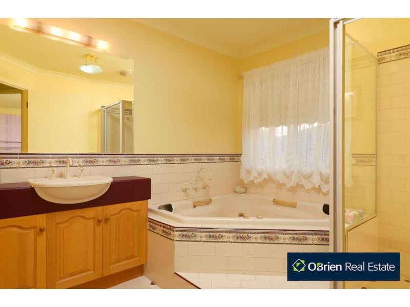 18 Avendon Court, Narre Warren South VIC 3805