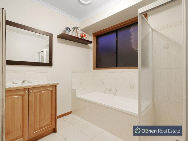 10 Janson Close, Narre Warren South VIC 3805