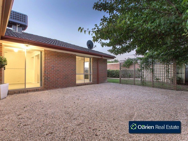 2 Bellevue Drive, Berwick VIC 3806