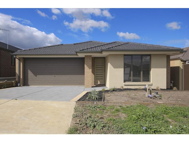 11/3-5 Melissa Way, Pakenham VIC 3810