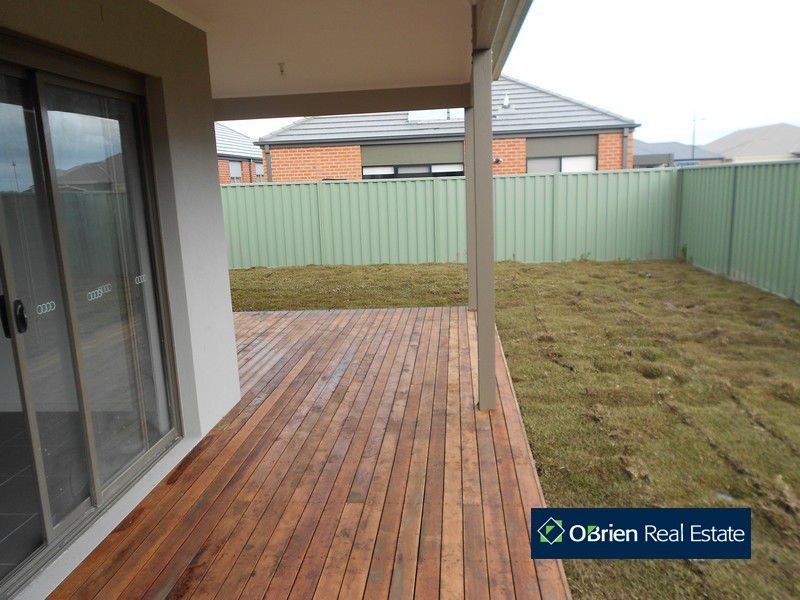18 Avon River Way, Pakenham VIC 3810