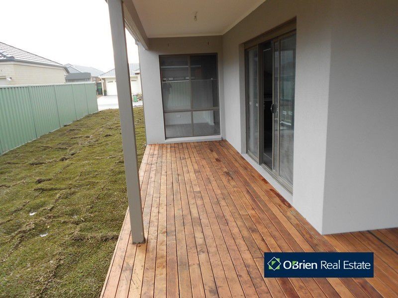18 Avon River Way, Pakenham VIC 3810