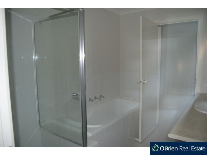 11/9 Carly Close, Narre Warren South VIC 3805