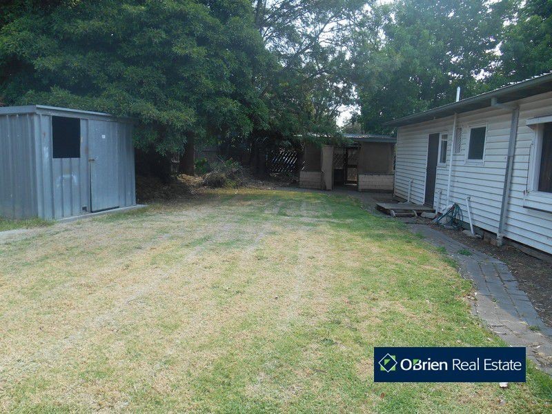 6 Canterbury Street, Cranbourne VIC 3977