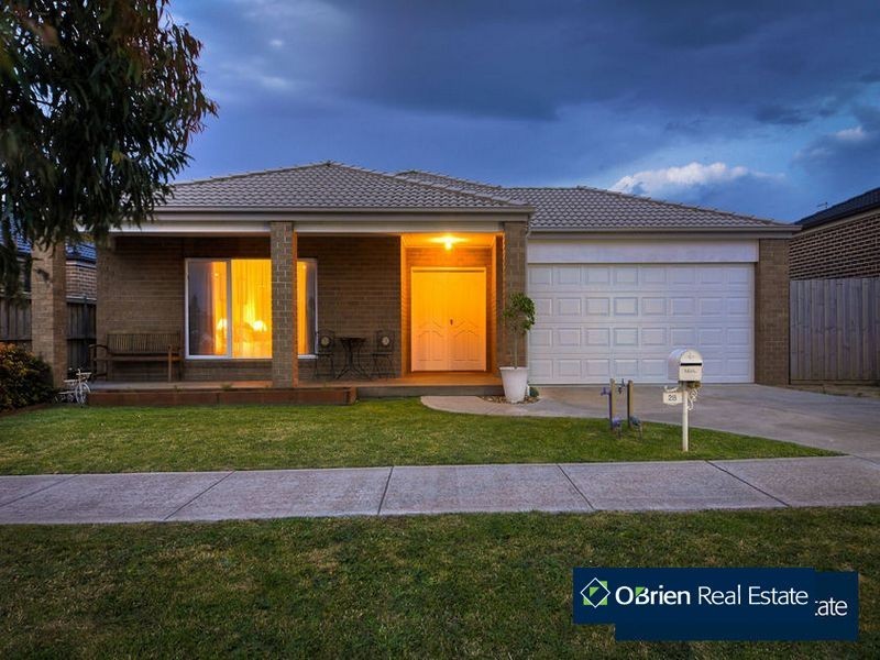 28 Thunderbolt Drive, Cranbourne East VIC 3977