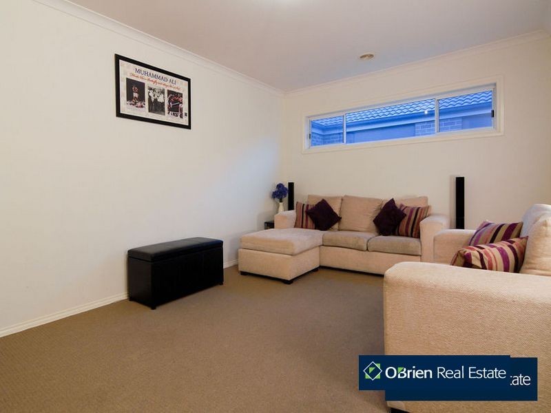 28 Thunderbolt Drive, Cranbourne East VIC 3977