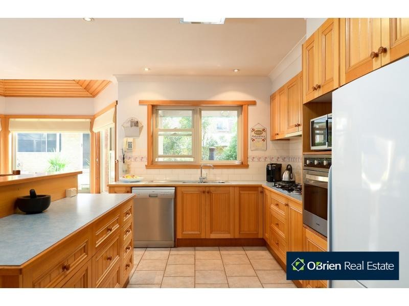 5 Maralee Court, Berwick VIC 3806